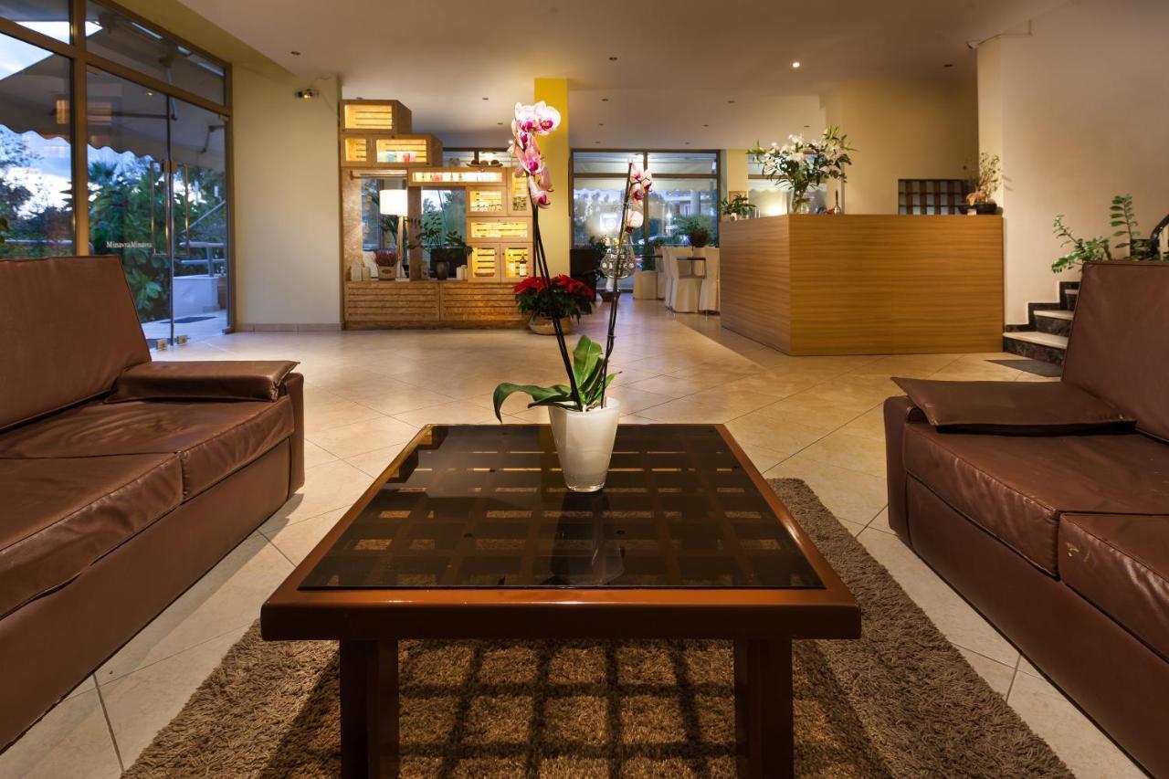 Minavra Hotel เอเธนส์ ภายนอก รูปภาพ